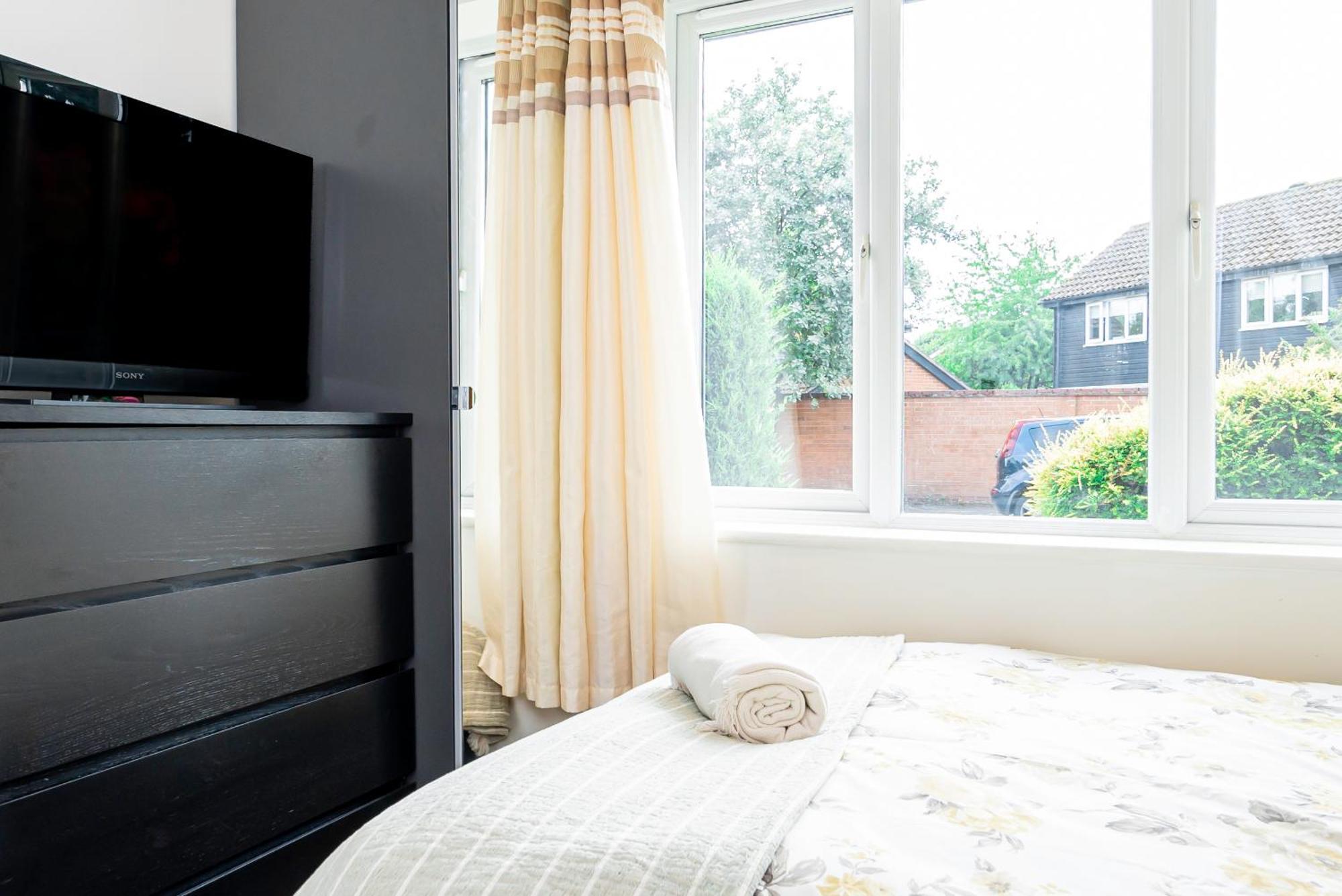 Earley Luxury Ensuite Room With Private Entrance Reading Dış mekan fotoğraf