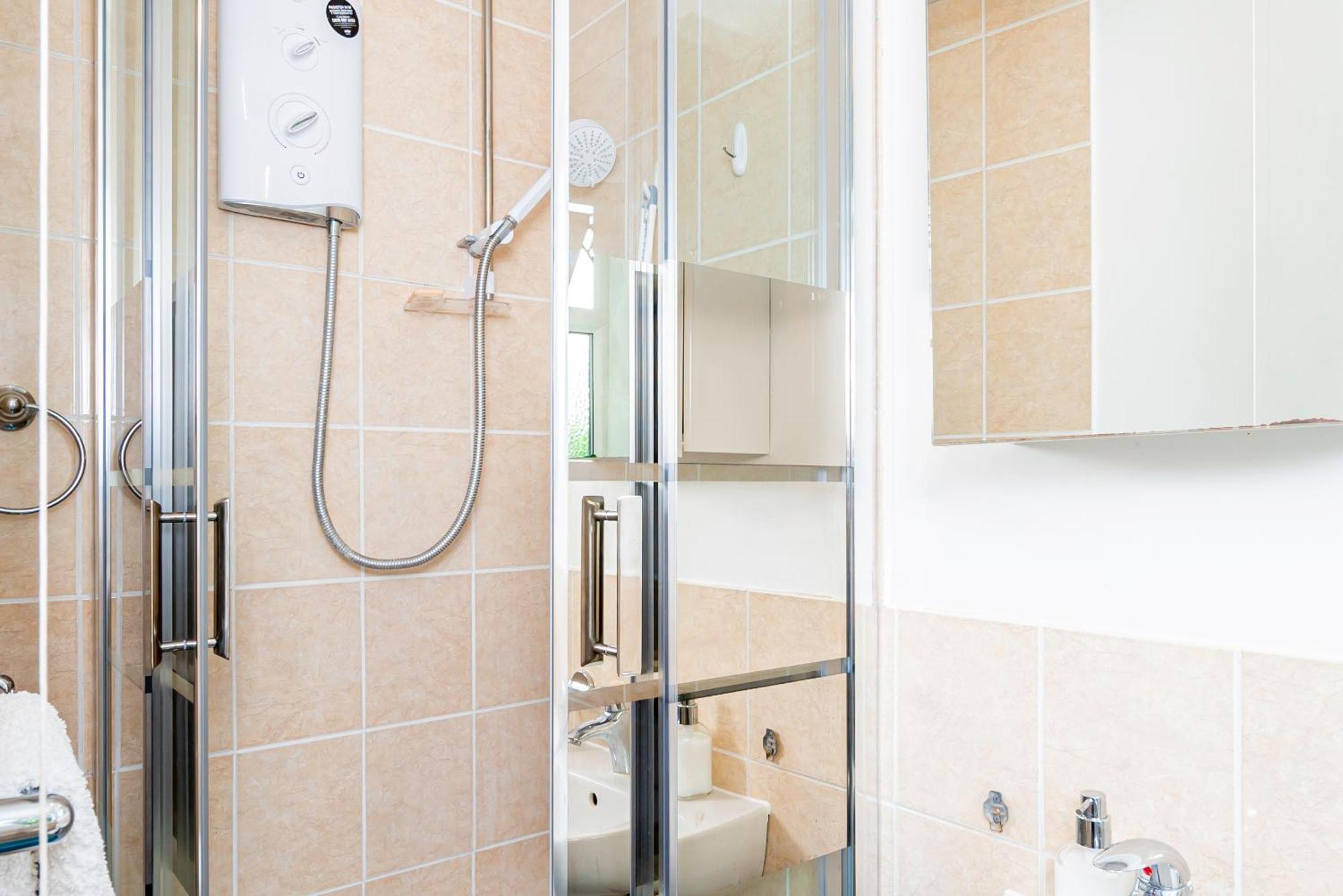 Earley Luxury Ensuite Room With Private Entrance Reading Dış mekan fotoğraf